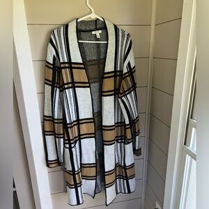 Women’s Cardigan. Medium weight.